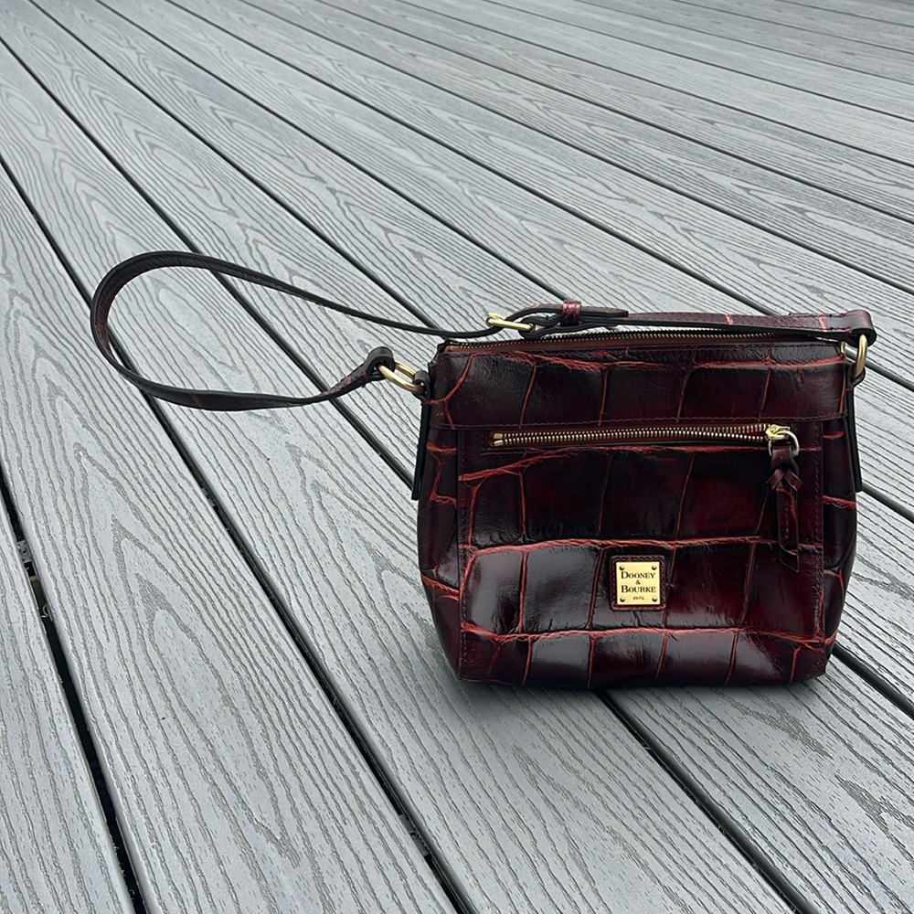 ❄️ Dooney & Bourke Crocodile Embossed Leather Bag